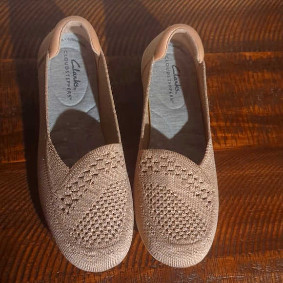 Pink Clarks - Picture 4 of 6